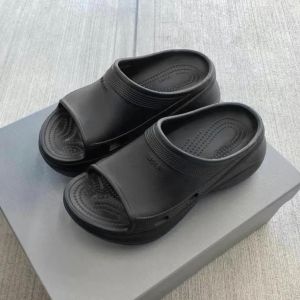 أحذية مصممة فاخرة أحذية Womans Slide Wear Sdile Sandals Summer Fashion Outdoors Outdoors Top Quality Loafer Sliders Rubber Platfor