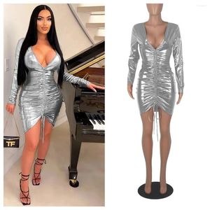 Lässige Kleider Frauen glänzende Ledergeräte Mini Dres Fashion Langarm Falten-Schnürband Kurzpartykleid sexy Clubwear