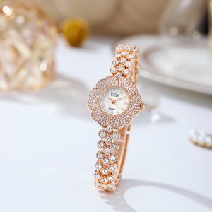 Bracciale da donna in lega a forma di fiore, semplice, leggero, di lusso, di alta moda, piccolo e squisito orologio al quarzo impermeabile
