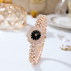 Kvinnors Simple Light Luxury High Fashion Flower Shape Alloy Armband Liten utsökta vattentäta kvartsklockor