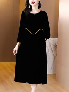Casual Dresses Autumn Winter Black Velvet tjock varm lång klänning Kvinnor Sleeve Chic Loose midja 2024 Koreansk vintage lyxkväll