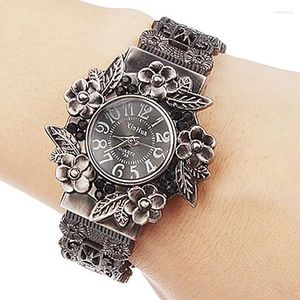 Orologi da polso Vintage XINHUA al quarzo in acciaio inossidabile per le donne Orologi con bracciale alla moda Orologio da polso con fiori 3D Regalo da donna