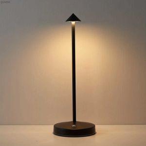 Skrivbordslampor droppe frakt kreativ bordslampa för restaurang laddningsbar trådlös beröringslampa liten nattljus laddningsbar USB-C Desk Lamp YQ240123