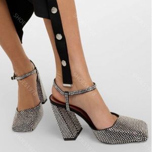 Amina Muaddi Sandals Designer Schuhe für Damen Mode Rassonestone vorderen Heck-Gurt Patent Leder Leder klobige Schuhe 9,5 cm High Heeled 35-42 Hochzeitsdesigner Sandal