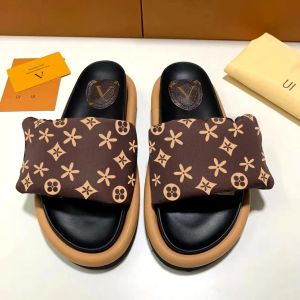 2024 Nya loafer Sliders äkta läder Sandal Mule Summer Slide Slipper Kvinnor Top Quality Walk Sandaler Flat Heel Sandale Luxury Designer Lovely Beach Travel Slides