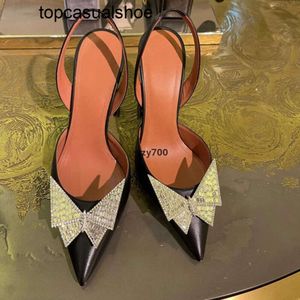 Amina Muaddi buty wysokiej jakości sprzedaż Oficjalne pompki PVC Slingbacki Zakaz PVC Slingbacks High Heel ZPS