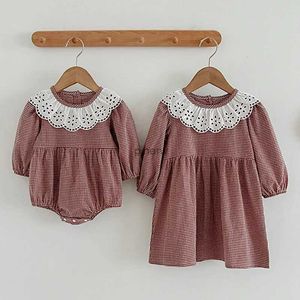 Flickans klänningar Koreanska babyflickor Rompers Toddler Girl Lace Collar Långärmad klänning Syster Matchande kläder Autumn Spring Kids Clothing 0-6Y