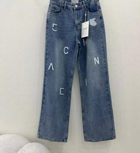 Luxuriöse Damen-Jeans-Designer-Hosen, modische gespleißte Denim-Hosen, Kanal-Buchstaben-Stickerei-Grafik-Jeans-Hosen