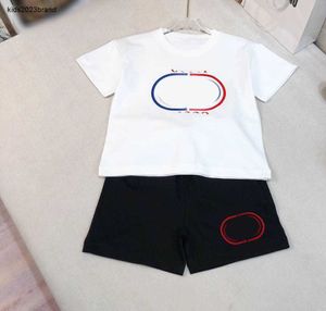 Nuove tute per bambini tuta estiva per bambini Taglia 90-160 Stampa logo multistrato a contrasto vestiti per bambini T-shirt e pantaloncini Jan20