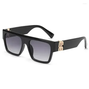 Óculos de sol moda quadrado feminino vintage carta decoração legal óculos de sol senhoras casual óculos uv400 lentes de sol