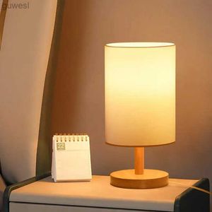 Skrivbordslampor japansk stil tyg säng lampa fast trä plug-in nattlampa i rum med bostadshotell enkelt bordslampa sovrum yq240123