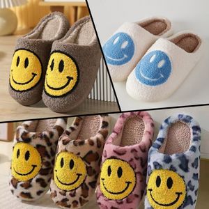 Novo estilo de moda feminina sorriso chinelos de inverno macio pelúcia sapatos de pele do falso senhoras fofo peludo plana casa interior casal algodão smiley tamanho grande