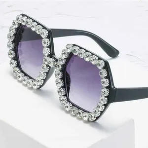 Solglasögon polygonal strass diamantkvinnor män mode vintage design lyxig körning överdimensionerad fyrkantig solglasögon 2024