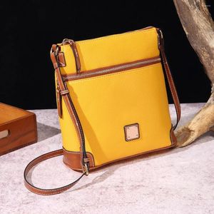 Kvällspåsar Tassel designers mode kvinnor pu läder gul väska stor kapacitet axel casual tote enkla topphandtag handväskor