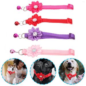 Coleiras de cachorro 4 pcs gatos e cães pet colar de flores acessórios de cachorro strass pvc ajustável