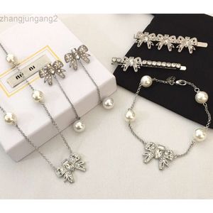 Designer Miui Miui Earring Miao's New Miu Earrings Necklace Bracelet Imitation Crystal Hairpin Fashion Temperament Small Fragrance Bow Pearl Earrings