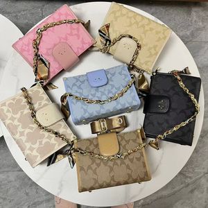 Tasarımcı Çantalar Kadınlar Çapraz Vücut Tote Omuz Çantası Lüks Çanta Çanta Moda Çapraz Vücut Popüler Mektup Tote Crossbody Çanta Şık Basılı Taşıma Çantaları