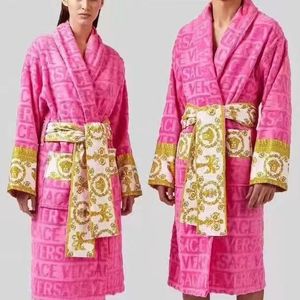Mode pyjamas mens kvinnor brev jacquard tryck ärmar nattklänning 2023 ny ren bomull casual varm badrock