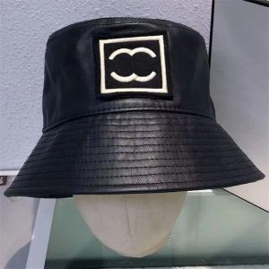 Kadınlar Siyah Beyzbol Kapağı Tasarımcıları Kova Şapkası Deri Fedora Hip Hop Adam Lüks Tepeli Kapaklar Trend Pu Casquette Mektubu Nakış Bonnet