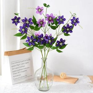 Dekorative Blumen, buntes künstliches Blumenarrangement, realistische 5-köpfige Clematis, gefälschte, pflegeleichte Simulation für die Hochzeits-Landschaftsgestaltung