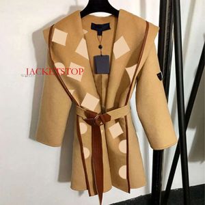 3 Colors Classic Womens Cloak Fashion Letters Printing Long Coat Girls Casual Windproof 2020 Winter Clothes Wholesale Jacketstop