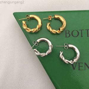 24SSデザイナーBotega Veneta Earring Homeの新しい幾何学揚げ生地のねじれコードイヤースタッド