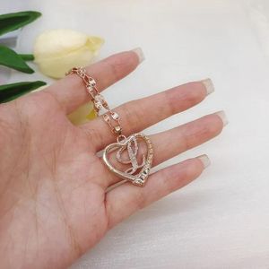 Halsketten 18 Karat vergoldete Herz-Anfangsanhänger-Halskette, personalisierter AZ-Edelstahlschmuck, goldenes Namensschild-Charm-Geschenke für Sie