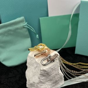 Luxuriöse Halskette mit Hufeisen-Anhänger der T-Serie, Designerkollektion für Damen, mit Diamanten besetzt, Bambus-Stil, Geschenkbox mit Schmetterlings-Marienkäfer-Anhängern