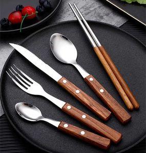 Camp Kitchen Trähandtagande bestick Set Western Rostfritt stål Spoon Chopsticks Steak Knife Fork Tabell Provse Vintage Coderware Kitchen redskap YQ240123