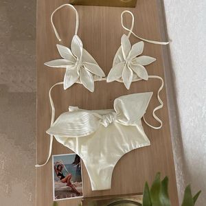 Damskie stroje kąpielowe seksowne białe kwiatowe koronkowe bikini bikini strojów kąpielowych w V-drewnianiu dwupoziomowe dwuczęściowe kostium kąpielowy plażowy Bowkont Biquini kobieta