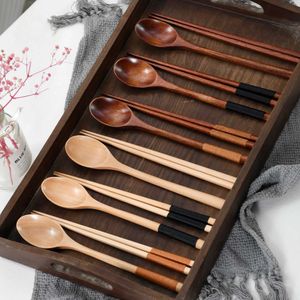 Camp Kitchen Wood Chopsticks Spoon Japanese Table Seary Set Natural Wood Middagsuppsättning Återanvändbar Hållbar Sushi Chopsticks Kitchen Cutlery Set YQ240123