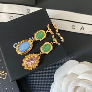 Orecchini pendenti di lusso placcati in oro Orecchini pendenti classici Orecchini di gioielli di design Regali d'amore romantici per le donne con scatola Boutique Orecchini a bottone di alta qualità