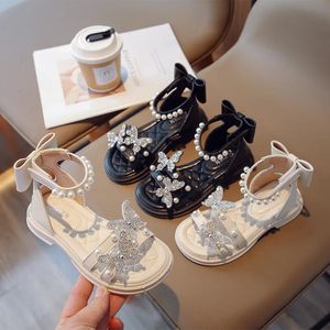 Летние детские римские сандалии принцессы для девочек со стразами и кристаллами, мягкая обувь, нескользящие дышащие модные детские сандалии с жемчугом 240118