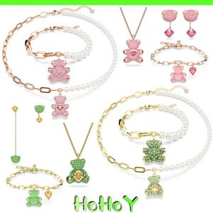 Set Set regalo di Natale Teddy 2024 Nuova collana Orecchini Bracciale Set di gioielli per donna Fascino di alta qualità Simpatico orsetto di cristallo