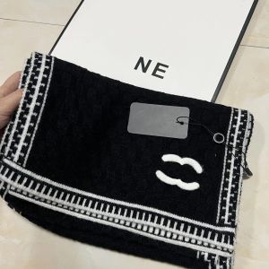 Fashion White Wool Scarf Womens Designer Scarves Silk Weave Letters Luxury Black C Letter Cashmere Check Pattern Pashmina Furry Wrap Mens Shawl -6