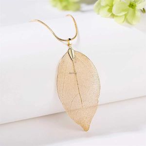 Pendant Necklaces Fashion Long Sweater Chain Leaf Pendant Necklace For Women Special Leaves Choker Necklace Female Sweater Chain Wedding Jewelry