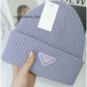 Cappello di lusso Berretti Designer Beanie invernali Uomo e donna Tendenza moda Marchio Cappelli lavorati a maglia Prasda Beanie Autunno Volpe bianca Lettera Jacquard Cappello caldo teschio unisex Alta qualità 29