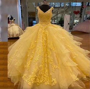 Sarı quinceanera elbiseler dantel aplike v boyun kolsuz özel katmanlı etek tül tatlı 15 16 prenses yarışmalık balo elbisesi vestidos