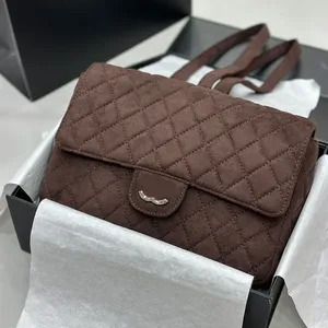 Kobiet Designer Vintage Torba plecak Brown zamszowa klapa Srebrna sprzęt 25 cm skórzany pasek Duża pojemność Haft haftowy Połączony torebka na ramię miękka torebka