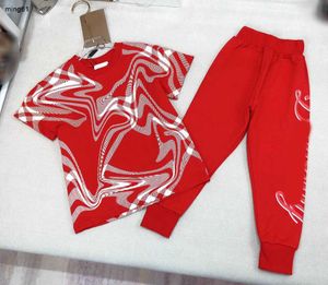 ブランドベビートラックスーツ半袖スーツの子供デザイナー服サイズ100-160夏の丸いネックTシャツとスポーツパンツjan20