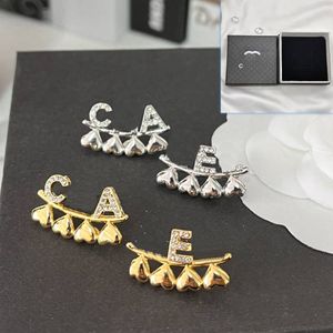 Estilo de luxo carta diamante brincos clássico designer jóias com caixa charme presente feminino alta qualidade marca orelha parafuso prisioneiro