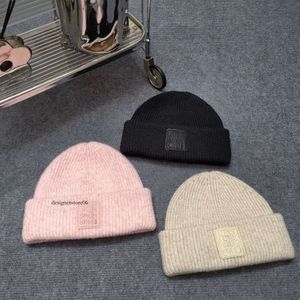 Women Hat 1-1 Wersja Luo Jia Knitte Sweter Hat Autumn and Winter Trendia Marka Małe skórzane logo zimne kapelusz na nartach na zewnątrz ciepła kapelusz