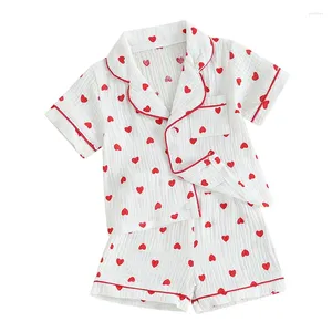 Kläduppsättningar Småbarn Baby Girl Pyjama Set Lapel Neck Button Down Short Sleeve Tops Elastic Midje Hjärttryck Shorts 2 Piece Sleepwear