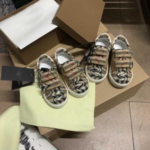 Brand Baby Shoes Checkered Canvas Kids Sneakers Storlek 26-35 Inklusive lådor Designer Buckle Strap Girls Boys Shoes Jan20