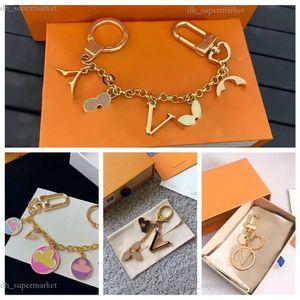 Luxus Designer Schlüsselanhänger Buchstaben mit Diamanten Louiseities Viutonities Schlüsselanhänger Top Auto Schlüsselanhänger Damen Schnalle Schmuck Schlüsselanhänger Taschen Anhänger Exquisites Geschenk