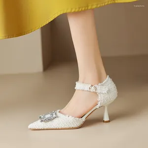 Sapatos de vestido Natural Couro Pointy Toe Verão Strass Baotou Sandálias Pequena Fragrância Estilo Alto Salto Cinto Fivela Estranho