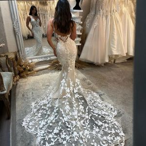 Stunning Mermaid Wedding Dress for Bride V Neck Spaghetti Straps Appliqued Lace Bridal Gowns for Marriage Dresses Designers Gown Backless Style NW075