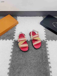 Populära baby sandaler alfabetet tryckt duk barn tofflor Kostnadsprisstorlek 26-35 inklusive Box Anti Slip Sole Designer Child Shoes Jan20