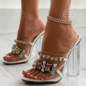 Sapatos de vestido sandálias mulheres strass decoração sandálias deslizamento no dedo do pé aberto verão cristal diamante transparente chinelos sapatos femininos saltos altos l231228