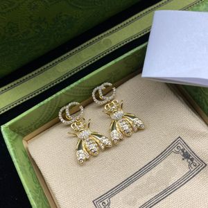 Varumärkesdesigner Bee Diamond Earrings 18k Guldörhängen Bee Crown Charm Moder Lärarens gåva Engagemang Partyörhängen Dingle